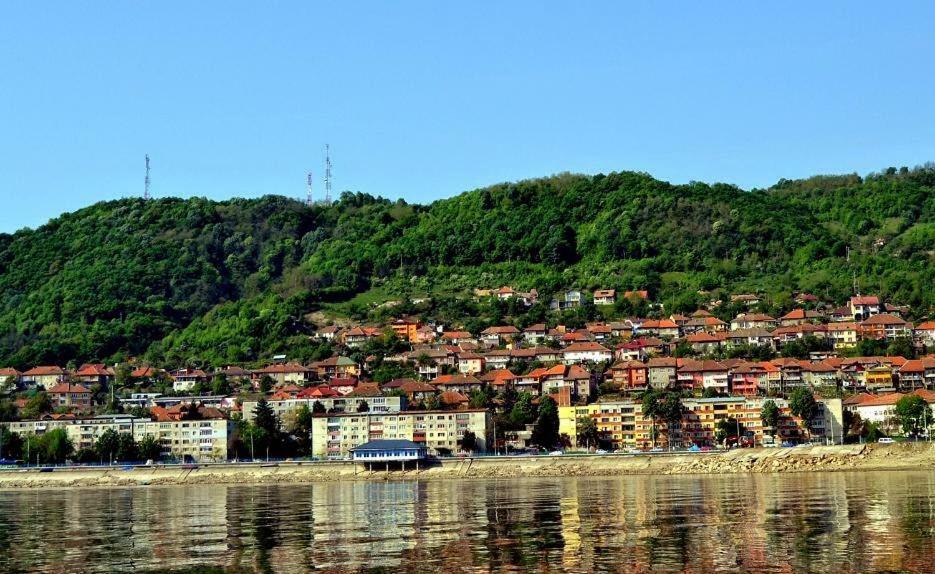 Ferienwohnung Apartament R&A Orşova Exterior foto